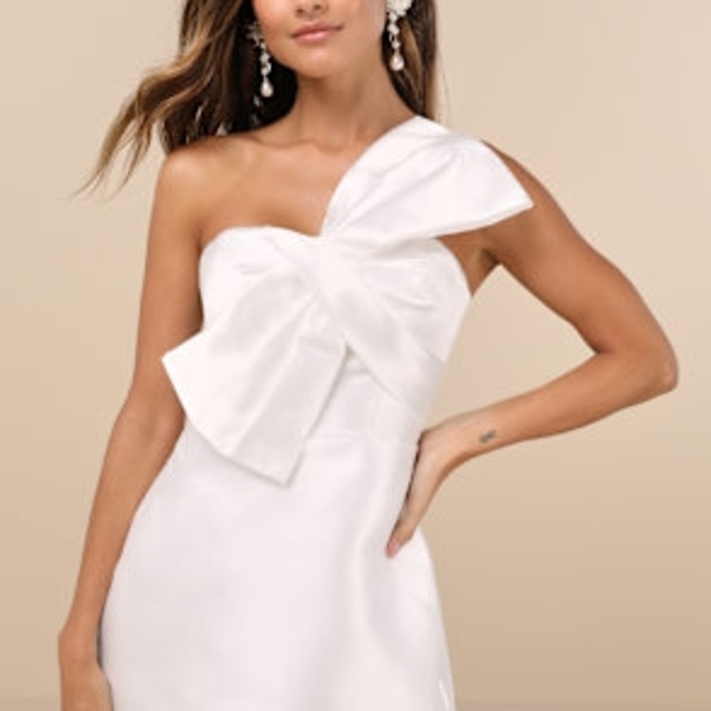 Elegant White One-Shoulder Dress